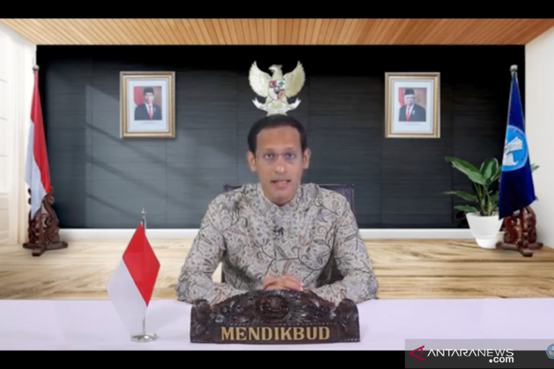 Menteri Pendidikan dan Kebudayaan (Mendikbud) Nadiem Anwar Makarim dalam acara peringatan Hari Guru Nasional (HGN) 2020 di Jakarta, Rabu (25/11) (ANTARA/Indriani)


