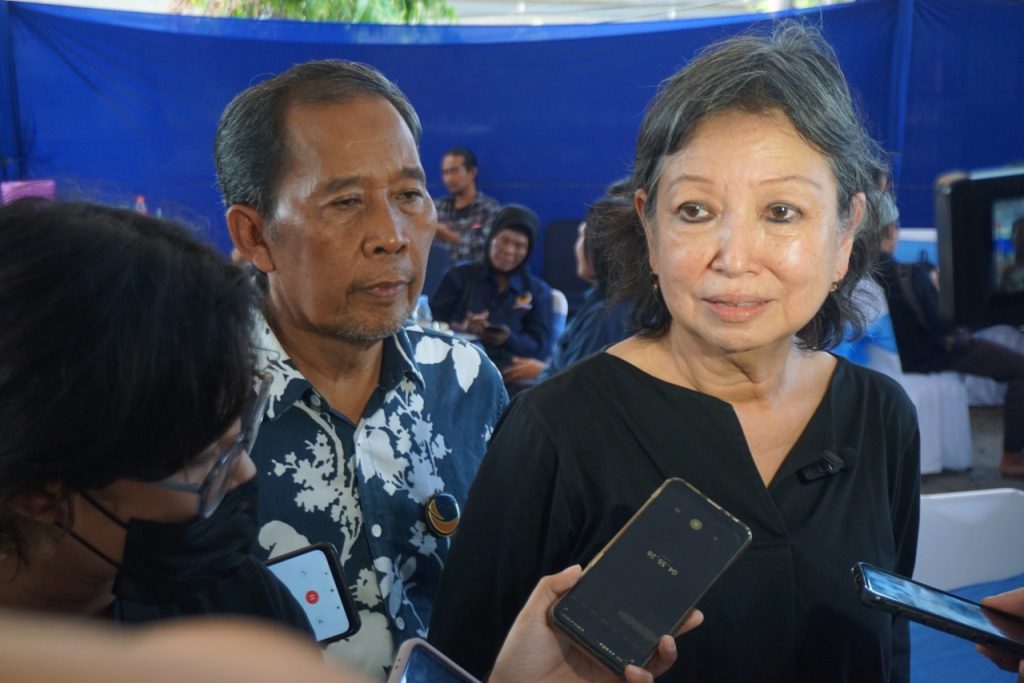 Ketua DPW Partai NasDem Jawa Timur, Sri Sajekti Sudjunadi saat berkunjung ke DPW NasDem Jateng bersama 100 orang rombongan jurnalis asal Jawa Timur, Minggu (2/10) siang