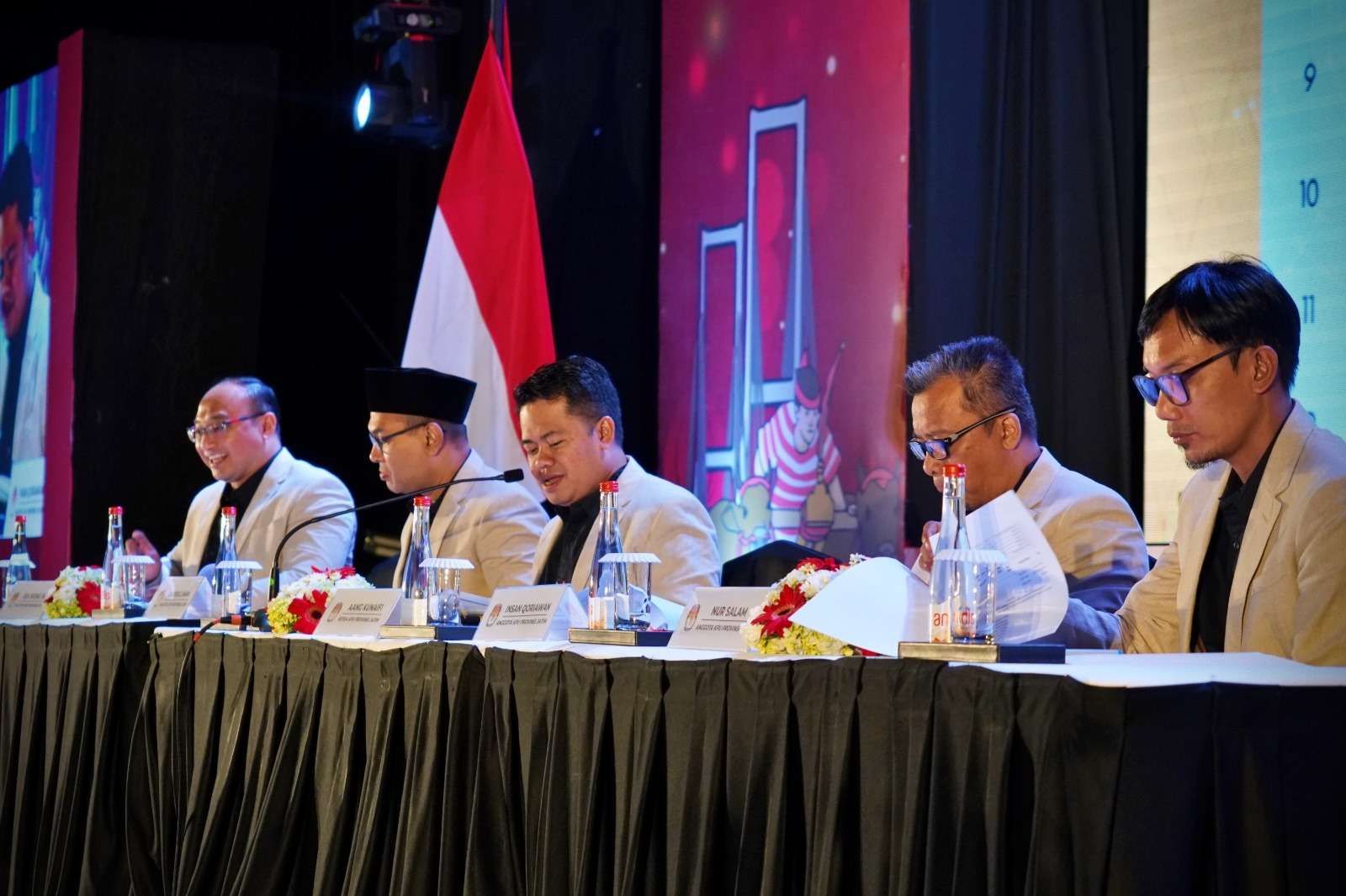 KPU Jatim menggelar Rapat Pleno Terbuka Penetapan Perolehan Kursi dan Calon Terpilih Anggota DPRD Provinsi Jawa Timur Pemilu Serentak Tahun 2024, Selasa, (28/5/2024).