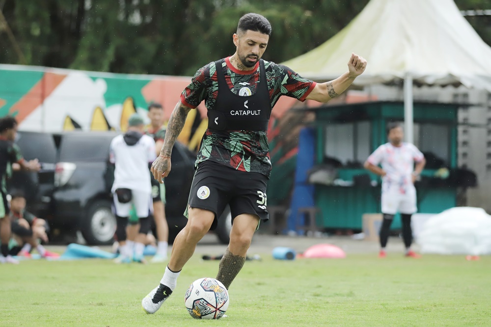 Gelandang asing PSS Sleman asal Argentina, Jonathan Bustos punya optimisme yang tinggi menatap laga perdana timnya di ajang BRI Liga 1 2023/24. Bustos juga optimistis dan percaya diri kondisinya bisa mencapai 100 persen saat menjalani laga tandang ke Stad
