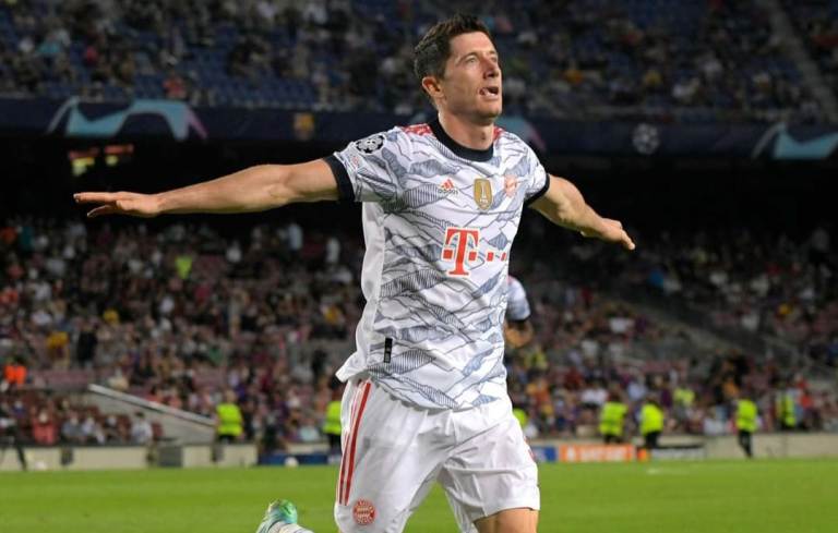Striker Bayern Robert Lewandowski merayakan gol ke gawang Barcelona. BAYERN IG