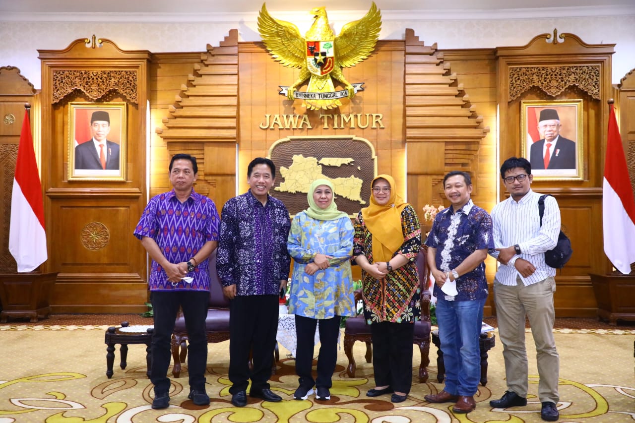 Gubernur Jawa Timur Khofifah Indar Parawansa serius dalam mendorong media online Jawa Timur bisa naik kelas dan bersaing dengan media siber yang telah memiliki skala nasional.