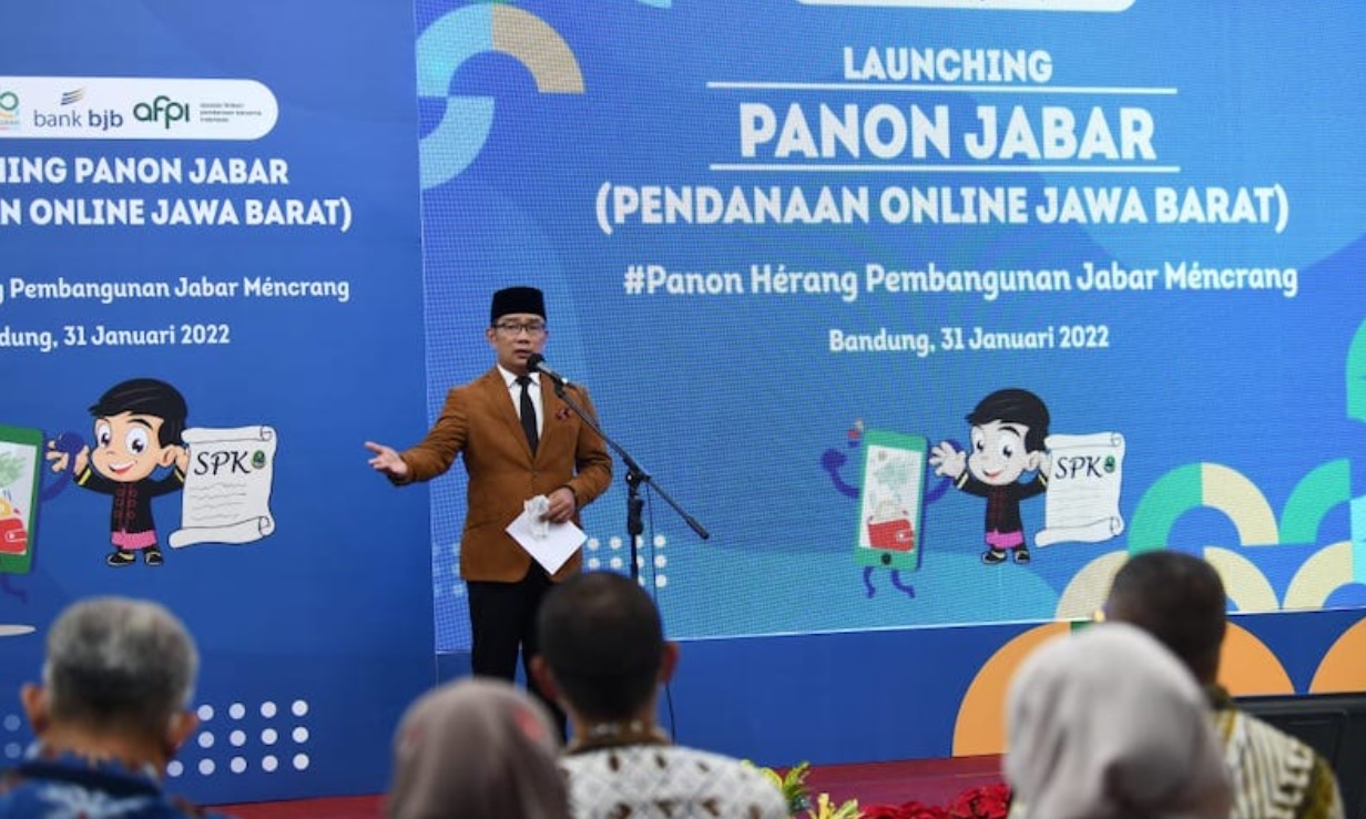 Gubernur Jawa Barat Ridwan Kamil saat meluncurkan Program Pendanaan Online atau Panon Jabar di Gedung Sate Kota Bandung, Senin (31/01/2022).