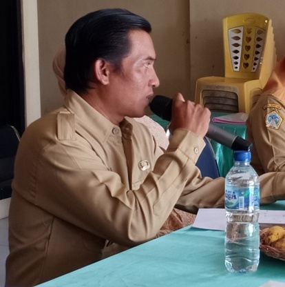 Hardi, Kepala Desa Pranti dan lokasi proyek BUMDes. ISTIMEWA