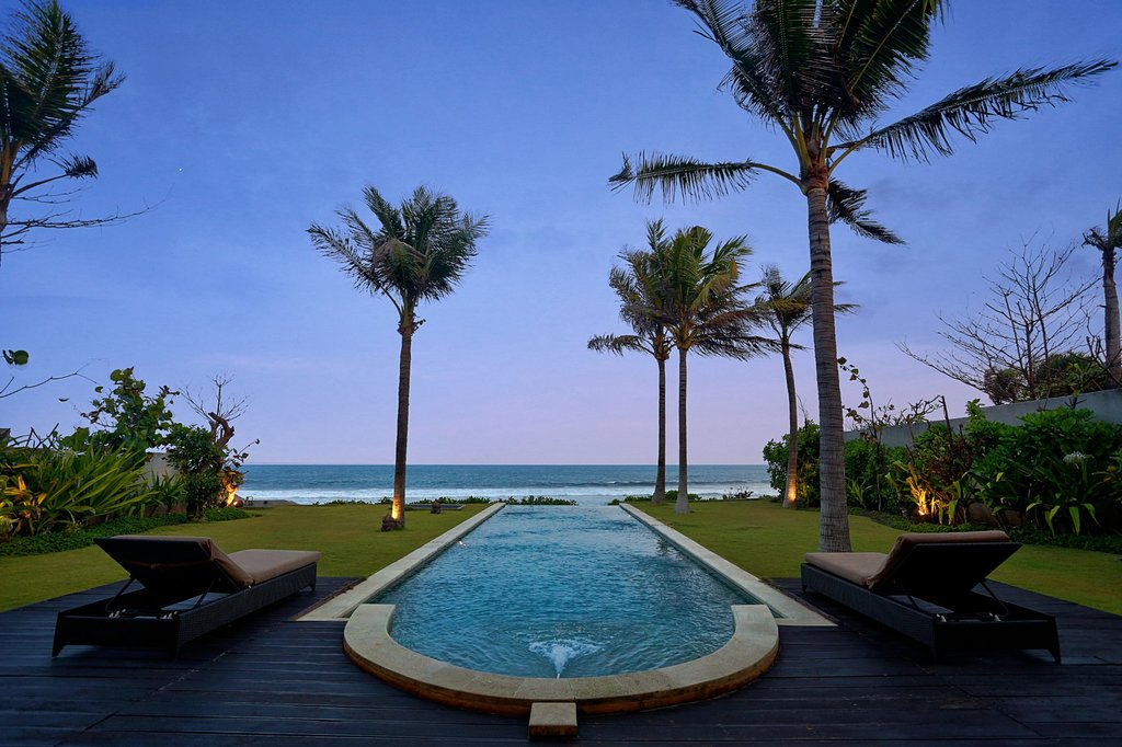Pemandangan pantai yang begitu cantik bakal membuat liburan tak terlupakan. ist