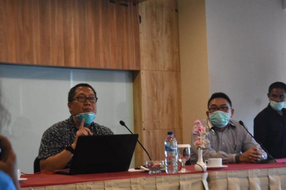 TIDUR DI HOTEL: Juru Bicara Satuan Tugas Penanggulangan COVID-19 Provinsi Papua, Silwanus Sumule. (ANTARA/HO/Makawaru)