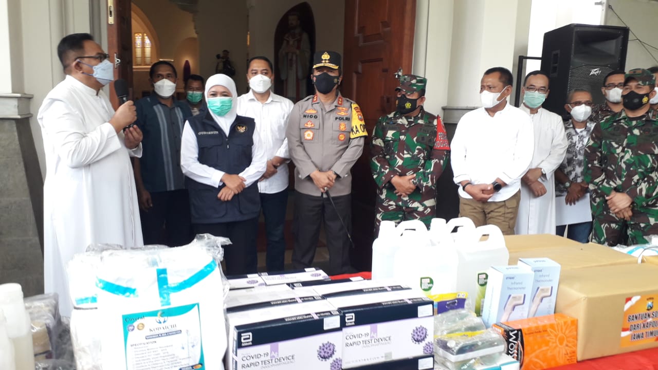 Gubernur Khofifah  Tinjau  Gereja Katedral di Surabaya dan Malang