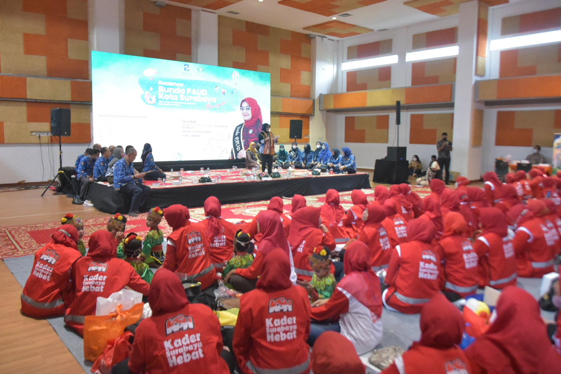 Pemkot) Surabaya terus berfokus pada pengembangan potensi dan minat anak. Salah satunya melalui penerapan Paud Holistik Integratif (HI) untuk pemenuhan kebutuhan esensial. 