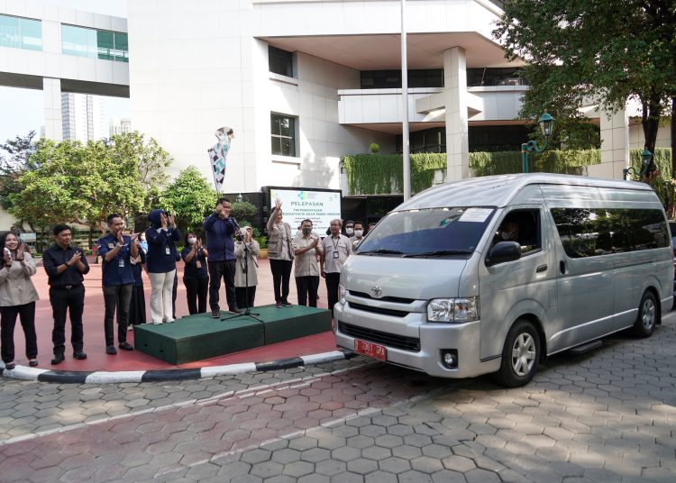 pelepasan tim pemantauan mudik di kantor Kemenkes, Senin (17/4).