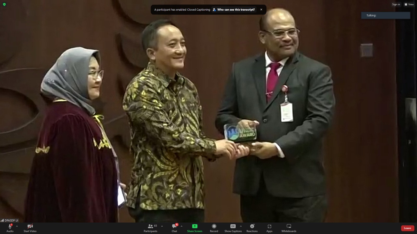  - Pemerintah Kota (Pemkot) Surabaya berhasil menyabet dua penghargaan sekaligus dalam ajang penganugerahan UI Green City Metric 2023, di Balai Sidang Universitas Indonesia, Depok, Jawa Barat, Selasa (1/8/2023)