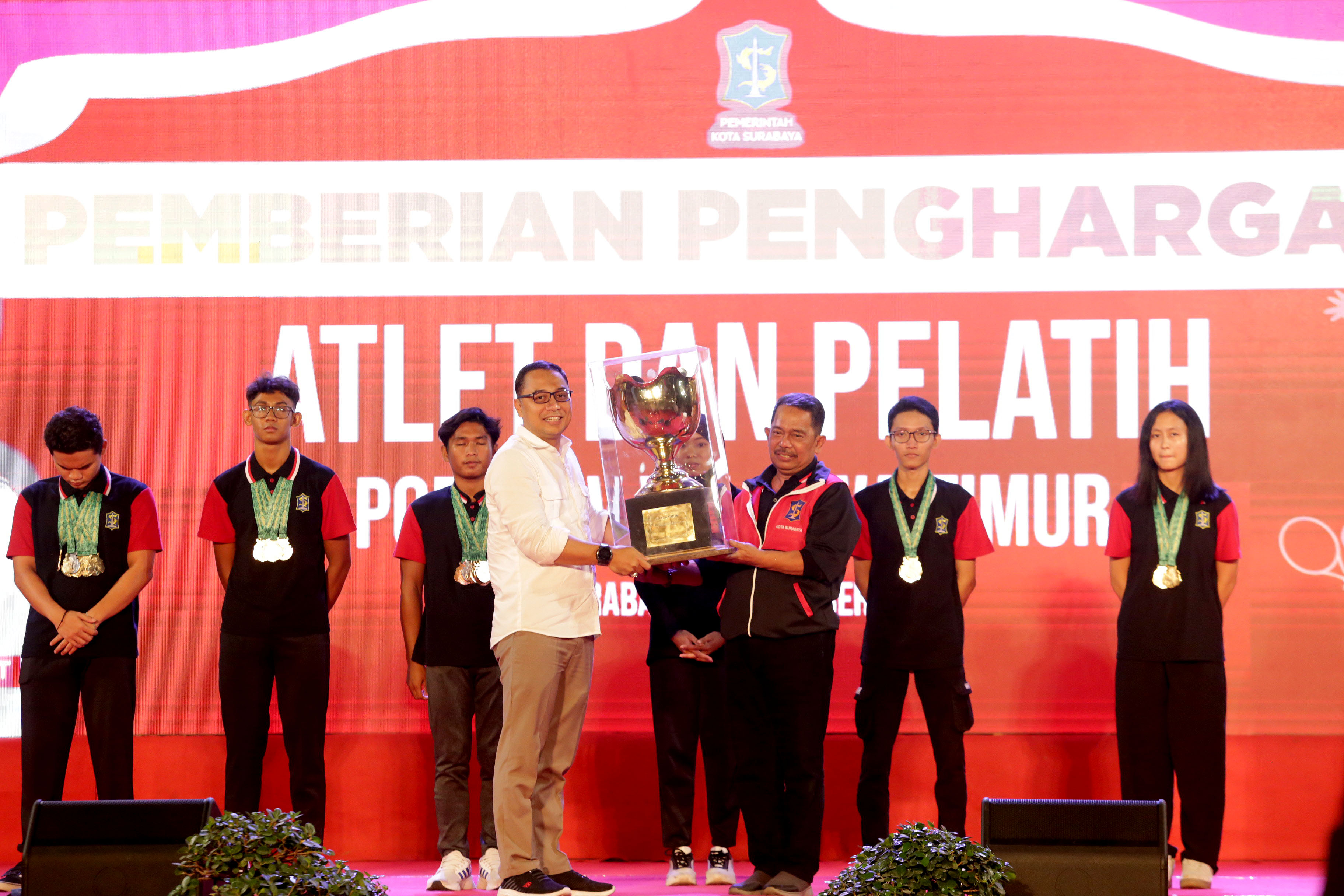 Surabaya 8 Kali Juara Umum Porprov Jatim, Wali Kota Eri Beri Reward 577 Atlet dan 190 Pelatih