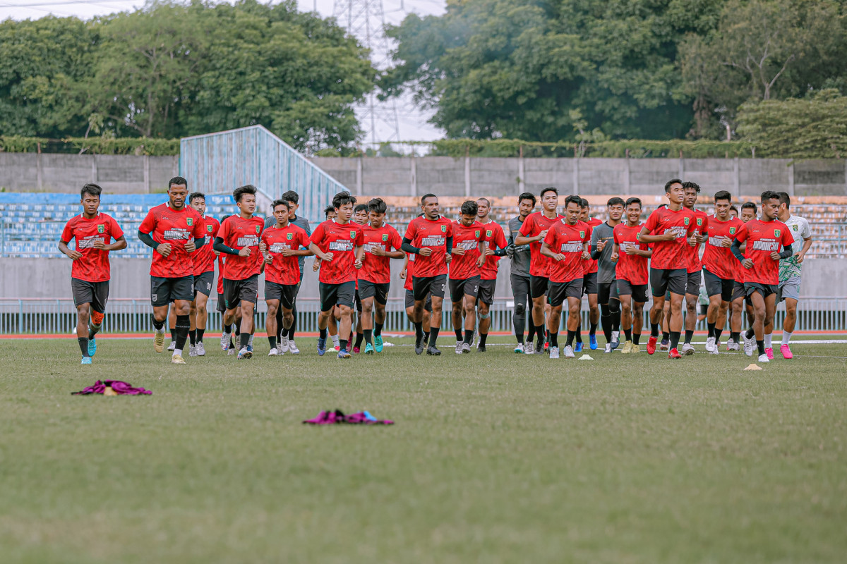 Tim Persebaya Surabaya akan menjalani laga tunda PSIS Semarang VS Persebaya Surabaya, pada pada 29 Maret 2023 di Stadion Jatidiri Kota Semarang, Jawa Tengah