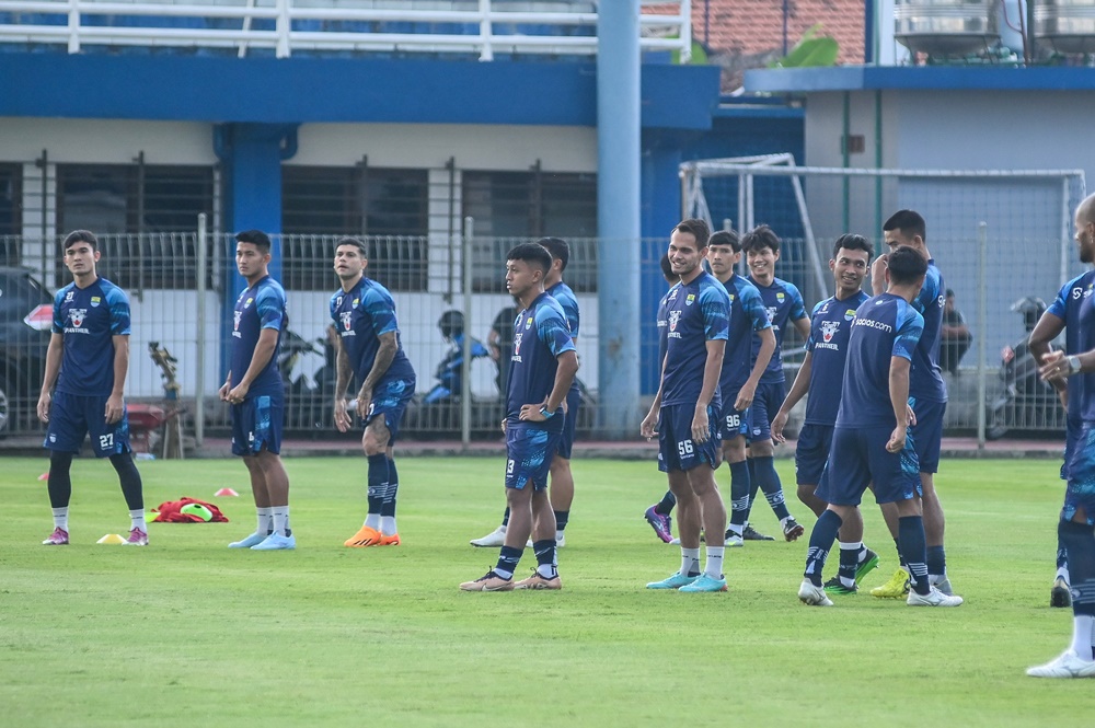 Persib Bandung takluk di tangan Persita Tangerang secara memalukan di Stadion Indomilk Arena, Minggu (9/4) dalam laga pekan ke-33 BRI Liga 1 2022/2023