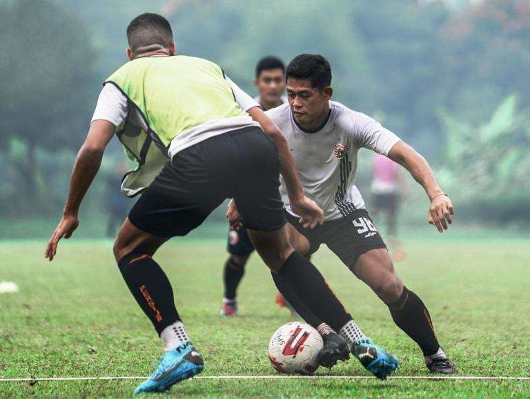 Para pemain Persija terus digembleng dalam skema anyar yang diterapkan pelatih Angelo Alessio. PERSIJA
