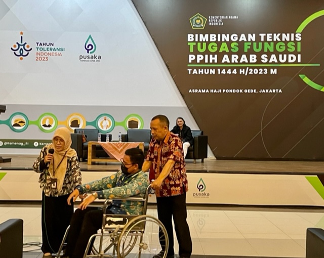  petugas secara khusus dilatih tentang cara memberikan layanan kepada jemaah haji lansia. Pelatihan ini menjadi rangkaian dalam Bimbingan Teknis (Bimtek) bagi Panitia Penyelenggara Ibada Haji (PPIH) Arab Saudi yang berlangsung di Asrama Haji Pondok Gede, 