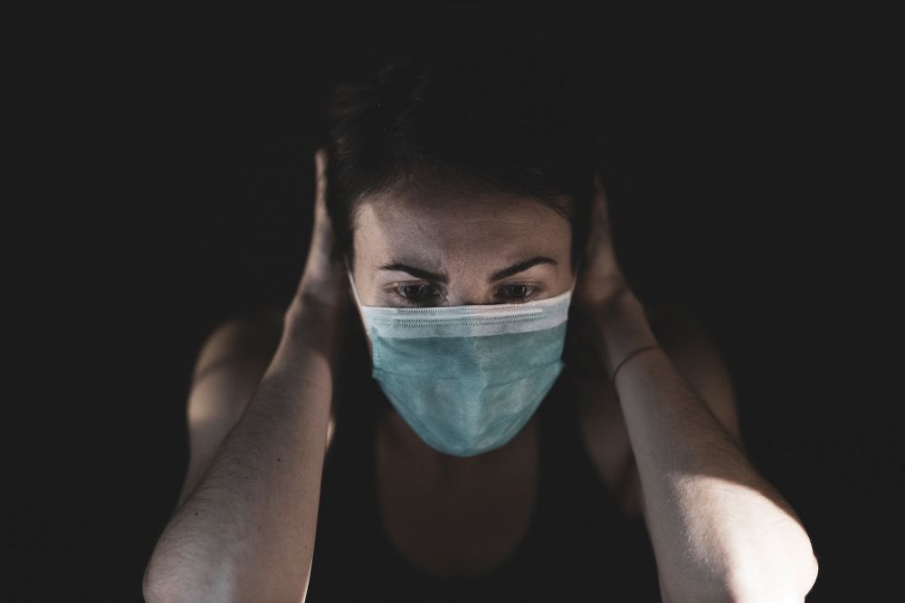 Bedanya bosan dengan sindrom cabin fever adalah emosi yang meluap dalam bentuk kemarahan atau bahkan sedih.