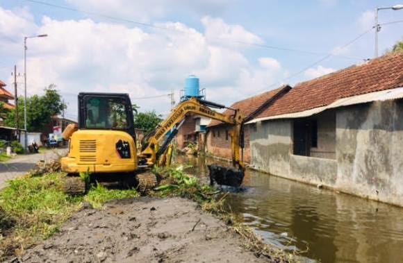 Normalisasi yang dilakukan di Tanggulangin untuk meminimalisir banjir. (FOTO: HMP/lis)