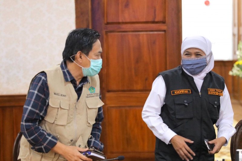 Plt Bupati Sidoarjo Cak Nur (kiri) usai bertemu Gubernur Jatim Khofifah Indar Parawansa (kanan) di Gedung Negara Grahadi Surabaya beberapa waktu lalu. (ANTARA/Foto Dok Humas Pemprov Jatim/FA)

