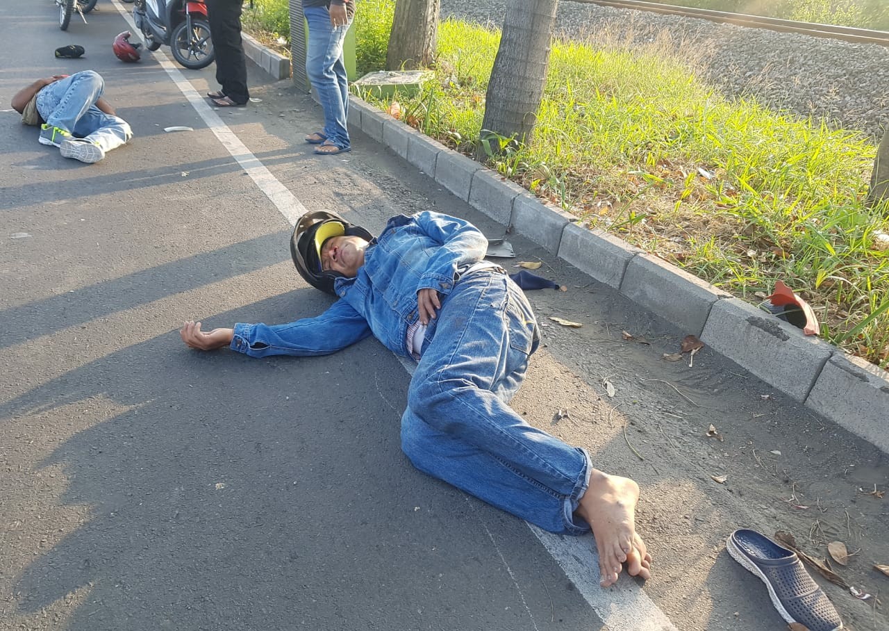 Kondisi korban saat di lokasi kecelakaan. (FOTO: HMP/lis)