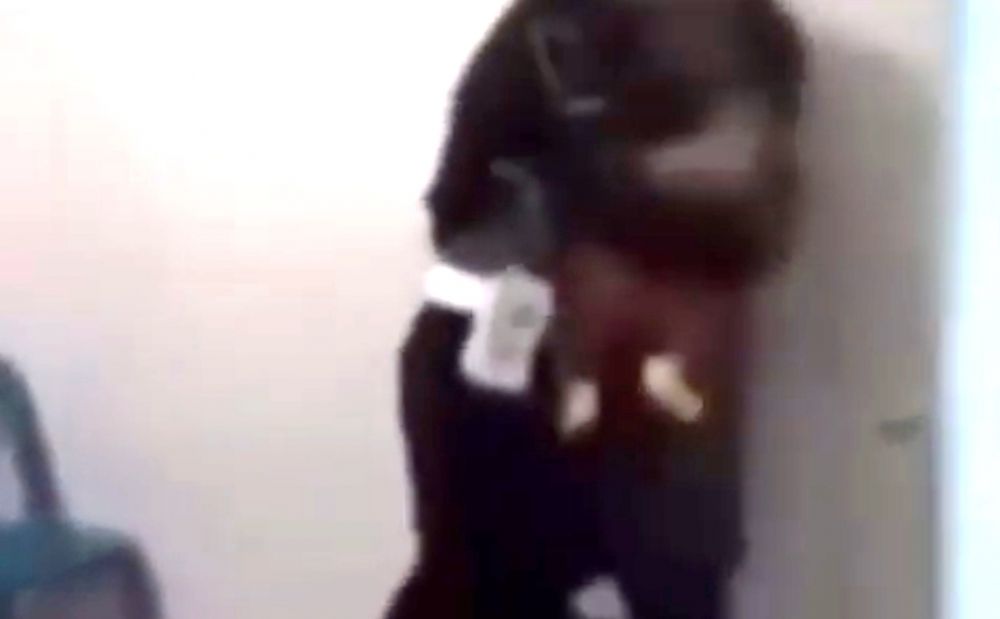Oknum Polisi Digerebek Istri dengan Mengendong Bayi