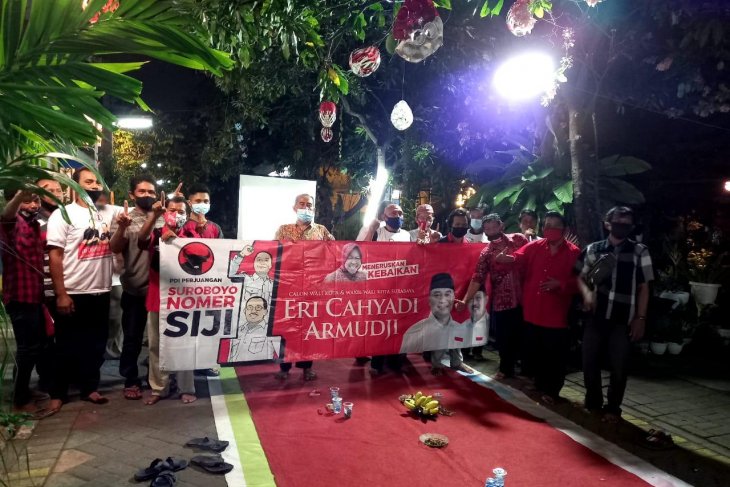 Semangat warga di Posko Pemenangan Eri-Armudji
