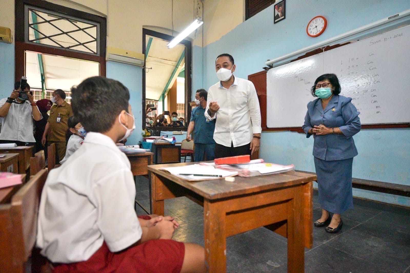 mengacu pada UUPA sebagai kepentingan terbaik anak dan komitmen Surabaya menjadi Kota Layak Anak Nasional dan Dunia, Dispendik Kota Surabaya bisa membuat terobosan baru dengan melakukan redefinisi tentang PPDB Zonasi.