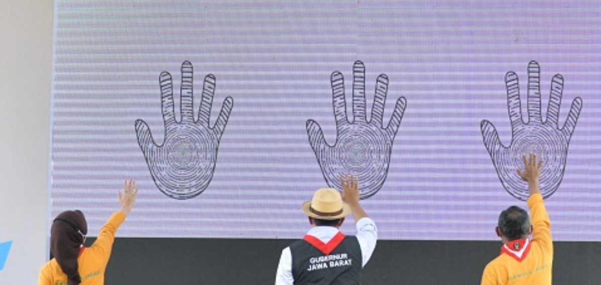 Ketua Majelis Pembimbing Daerah Gerakan Pramuka Jabar yang juga Gubernur Jabar Ridwan Kamil saat peluncuran SuperApps Pramuka Jabar di Gedung Sate, Kota Bandung,