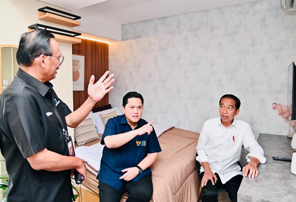 Presiden Jokowi saat meninjau hunian milenial untuk Indonesia di Samesta Mahata Margonda, Kota Depok, Provinsi Jawa Barat, pada Kamis (13/04/2023). (Foto: BPMI Setpres/Laily Rachev)
