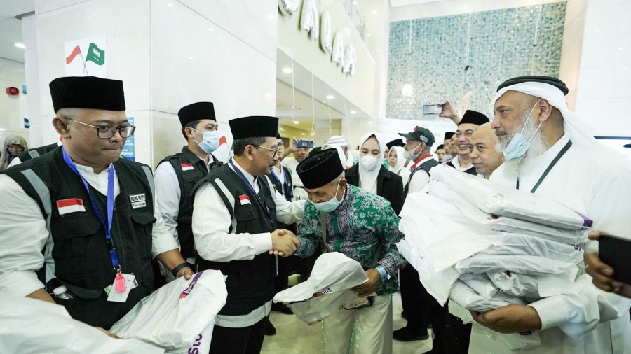 Wamenag Lepas Kepulangan jemaah kloter 1 Embarkasi Solo