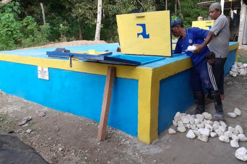 Sejumlah pekerja terlihat sedang beraktivitas dalam program padat karya ABSAH yang digelar Kementerian PUPR. ANTARA/Dokumentasi Kementerian PUPR