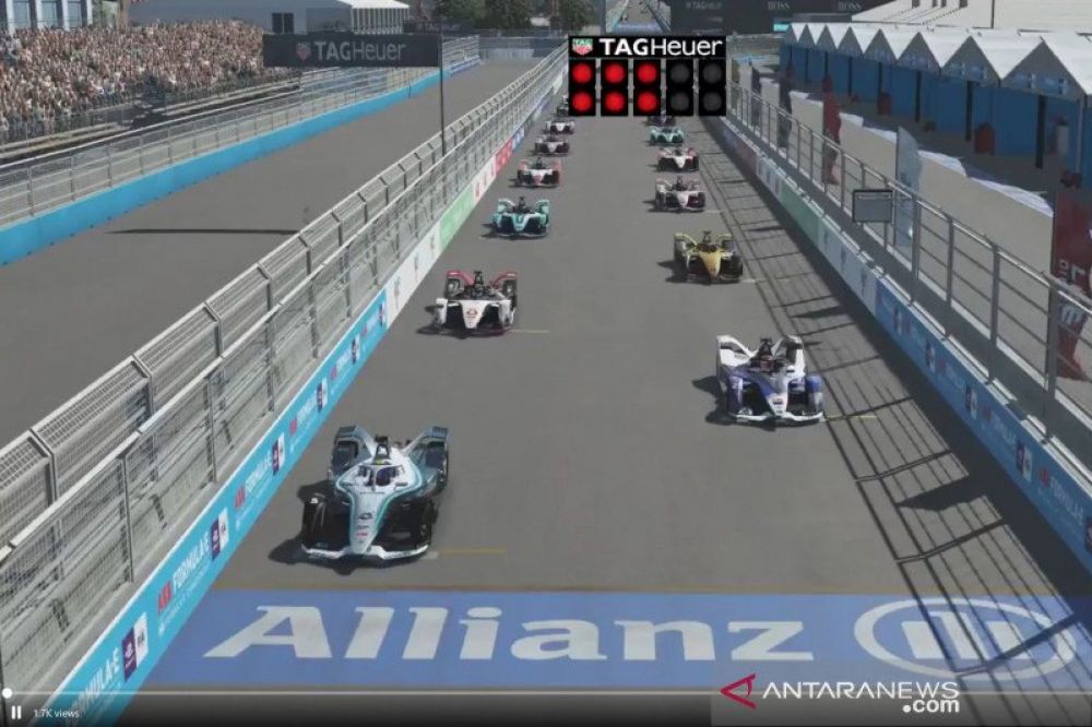 Tangkapan layar seri ke-6 balap virtual Race at Home Challenge Formula E di sirkuit virtual New York, Sabtu. (ANTARA/Aditya E.S. Wicaksono)