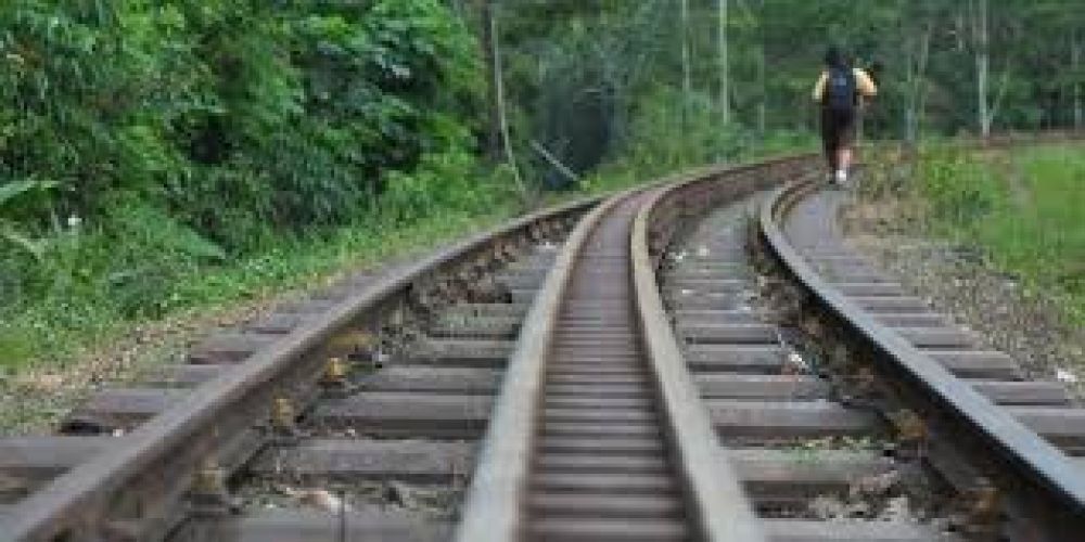 Saat Berjemur Halau Virus  Covid-19, Nenek Di sambar Kereta