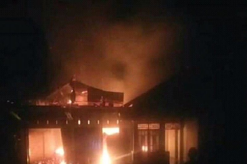Ilustrasi: Kebakaran yang diakibatkan oleh kebocoran dan ledakan gas (FOTO ANTARA)

