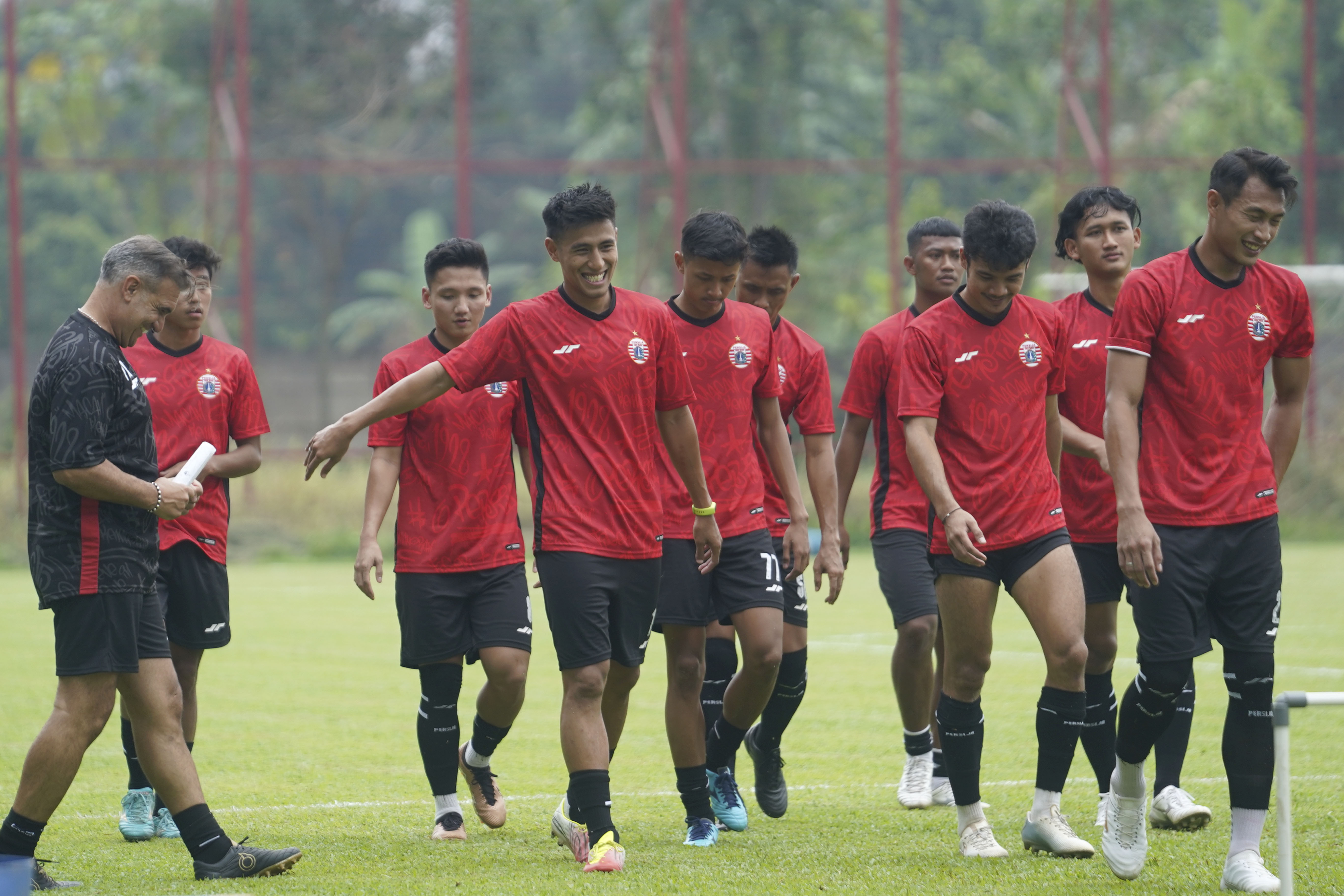 Persija Jakarta masih bergerak aktif dalam menyusun skuat untuk BRI Liga 1 2023/24. Hal itu diutarakan oleh juru taktik Macan Kemayoran, Thomas Doll.
