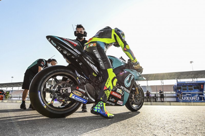 Rossi Mengaspal Kali Pertama dengan Tim Petronas Yamaha SRT