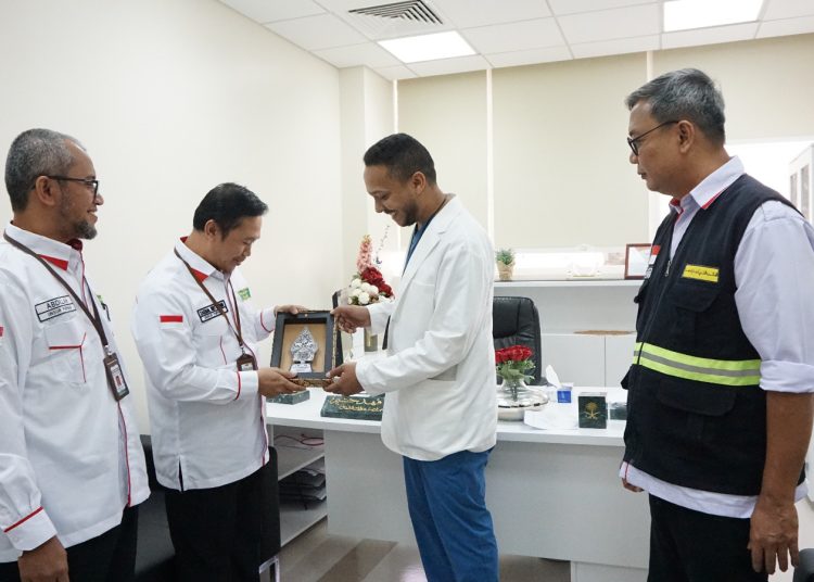 Kepala Daerah Kerja (Daker) Madinah Zainal Mutaqin dan Kasie Kesehatan Haji Indonesia Daker Madinah dr. Thafsin Alfarizi beserta tim pelayanan medis melakukan kunjungan di Rumah Sakit Arab Saudi(RSAS) yakni Rumah Sakit King Fahd dan Rumah Sakit King Salma