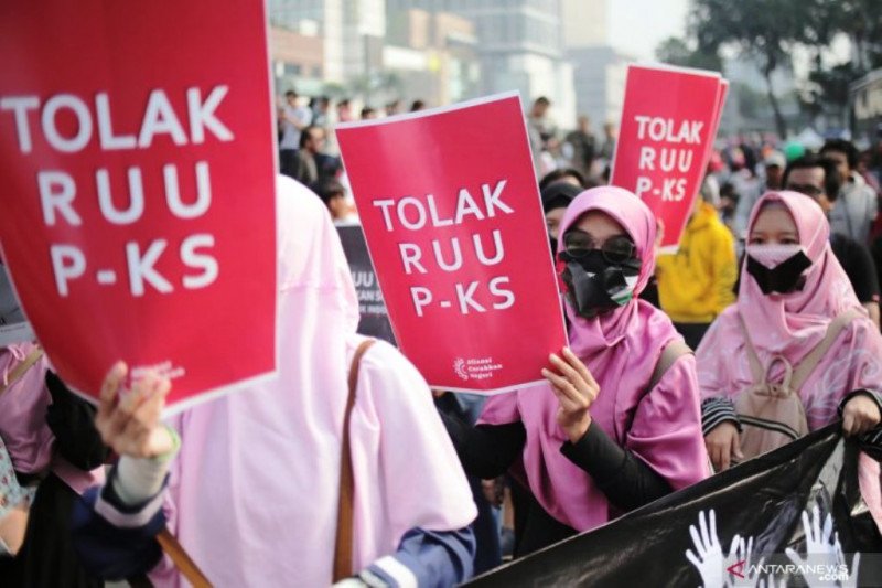 Ilusatrasi - Aktivis Aliansi Gerakan Peduli Perempuan melakukan aksi bungkam tolak Rancangan Undang-Undang Penghapusan Kekerasan Seksual (RUU PKS) di kawasan Hari Bebas Kendaraan (CFD) Bundaran HI, Jakarta, Minggu (14/7/2019). (ANTARA FOTO/Reno Esnir/ama)
