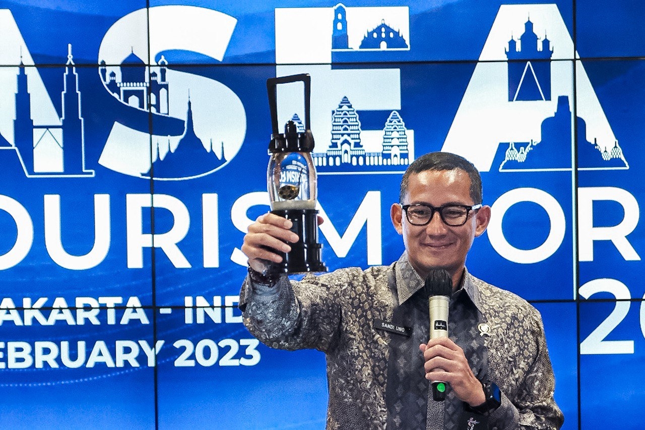 Menteri Pariwisata dan Ekonomi Kreatif (Menparekraf) Sandiaga Salahuddin Uno saat Weekly Brief With Sandi Uno, di Gedung Sapta Pesona, Jakarta, 