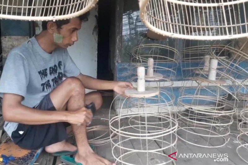 Dadang pemuda Kampung Majakane, Desa Sukamanah, Kecamatan Cugenang, Cianjur, Jawa Barat, sukses membuka lapangan pekeraaan untuk warga dan pemuda di sekitar tempat tinggalnya. (Ahmad Fikri)


