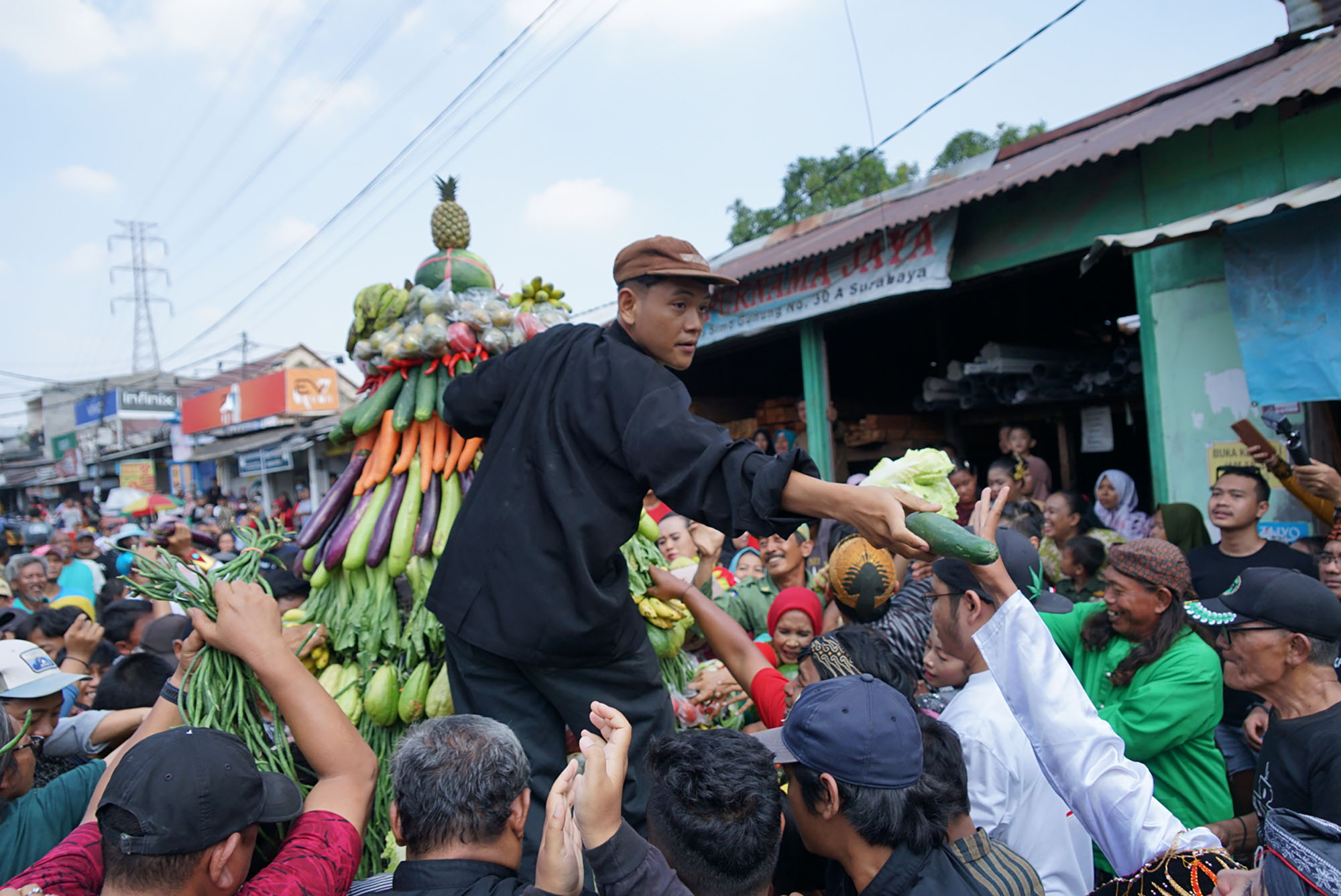 dan bersih desa sebagai wujud kepedulian warga terhadap para leluhur yang pernah membuka jalan di kawasan Simo Gunung.