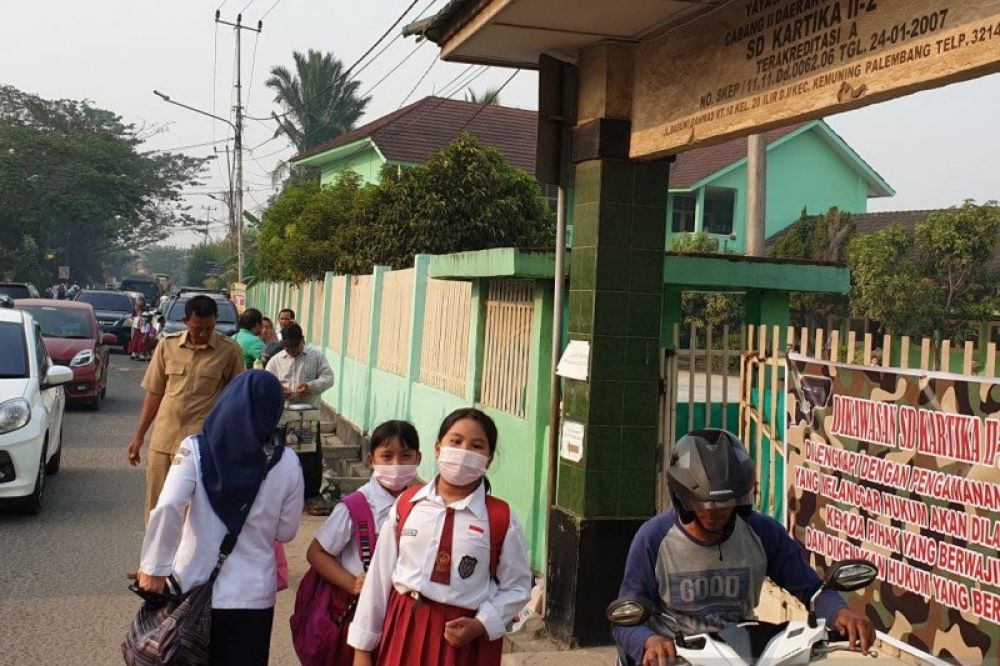 MASKER: Meminimalisir penyebaran Corona siswa tetap belajar di rumah.