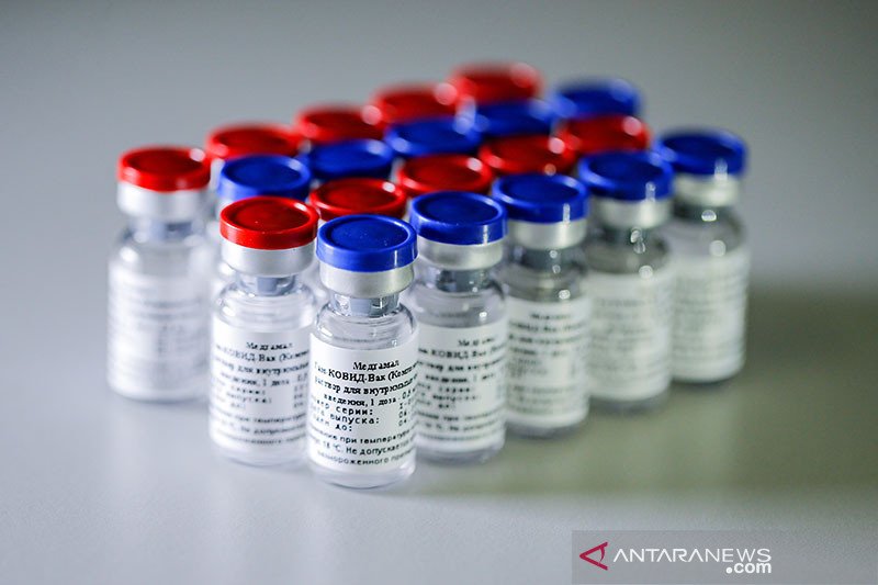 Sampel vaksin melawan penyakit coronavirus (COVID-19) yang dikembangkan oleh Gamaleya Research Institute of Epidemiology and Microbiology, di Moskow, Rusia, (6/8/2020). Foto di buat tanggal 6 Agustus 2020. ANTARA/REUTERS/HO-The Russian Direct Investment F