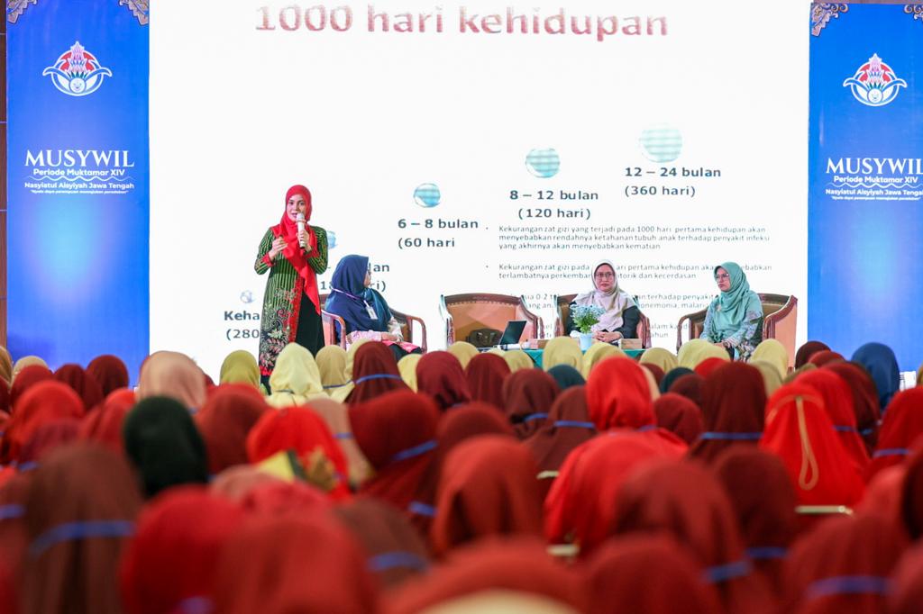 Ketua Tim Penggerak PKK Jawa Tengah Siti Atikoh saat menghadiri Musyawarah Wilayah Nasyiatul Aisyiyah Jawa Tengah dengan tema ‘Nyala Daya Perempuan Memajukan Peradaban’, di Gedung Muzdalifah, Asrama Haji Donohudan, Boyolali, Sabtu (26/8/2023).