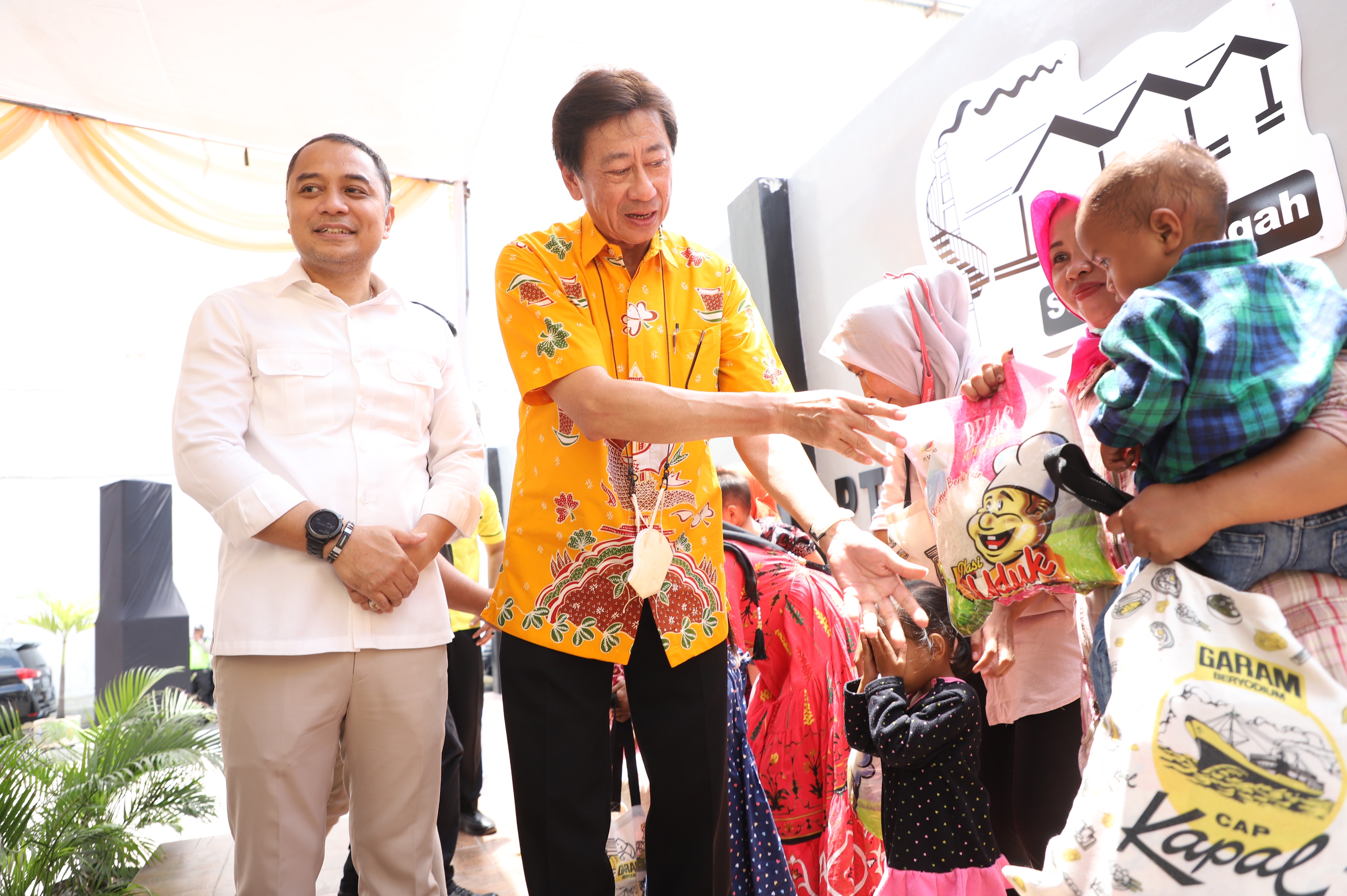 Wali Kota Surabaya Eri Cahyadi adn Direktur Utama PT Susanti Megah Hermawan Santoso 