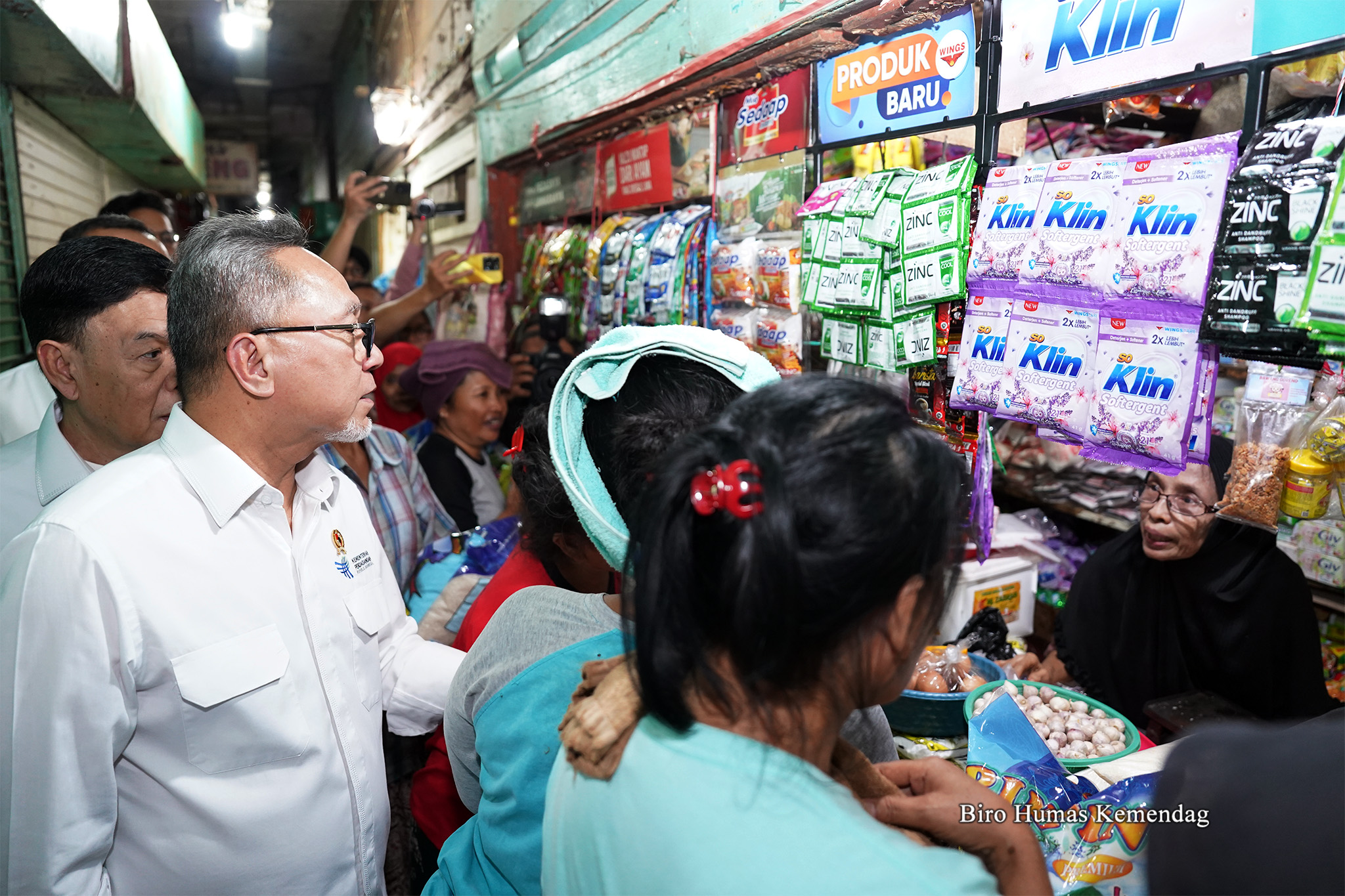 Mendag Meninjau Harga dan Stok Bapok di Pasar Genteng Baru Surabaya