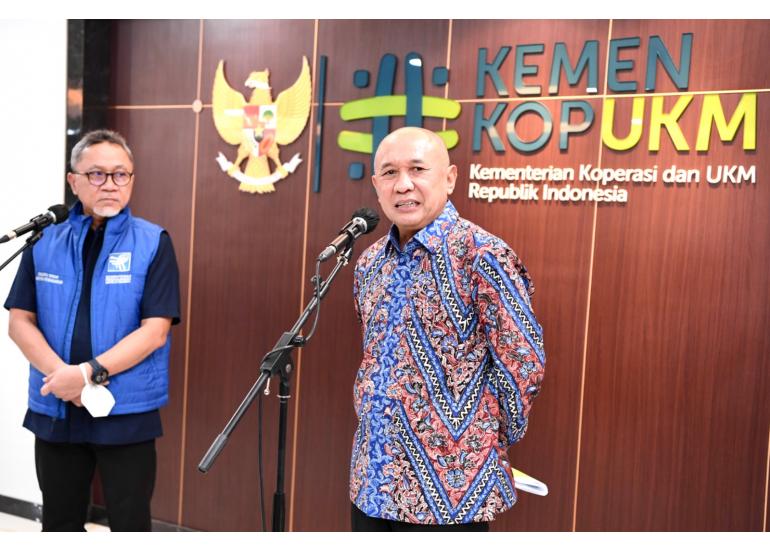 MenKopUKM Teten Masduki bersama Mendag Zulkifli Hasan menyepakati langkah-langkah pemberantasan impor pakaian bekas ilegal