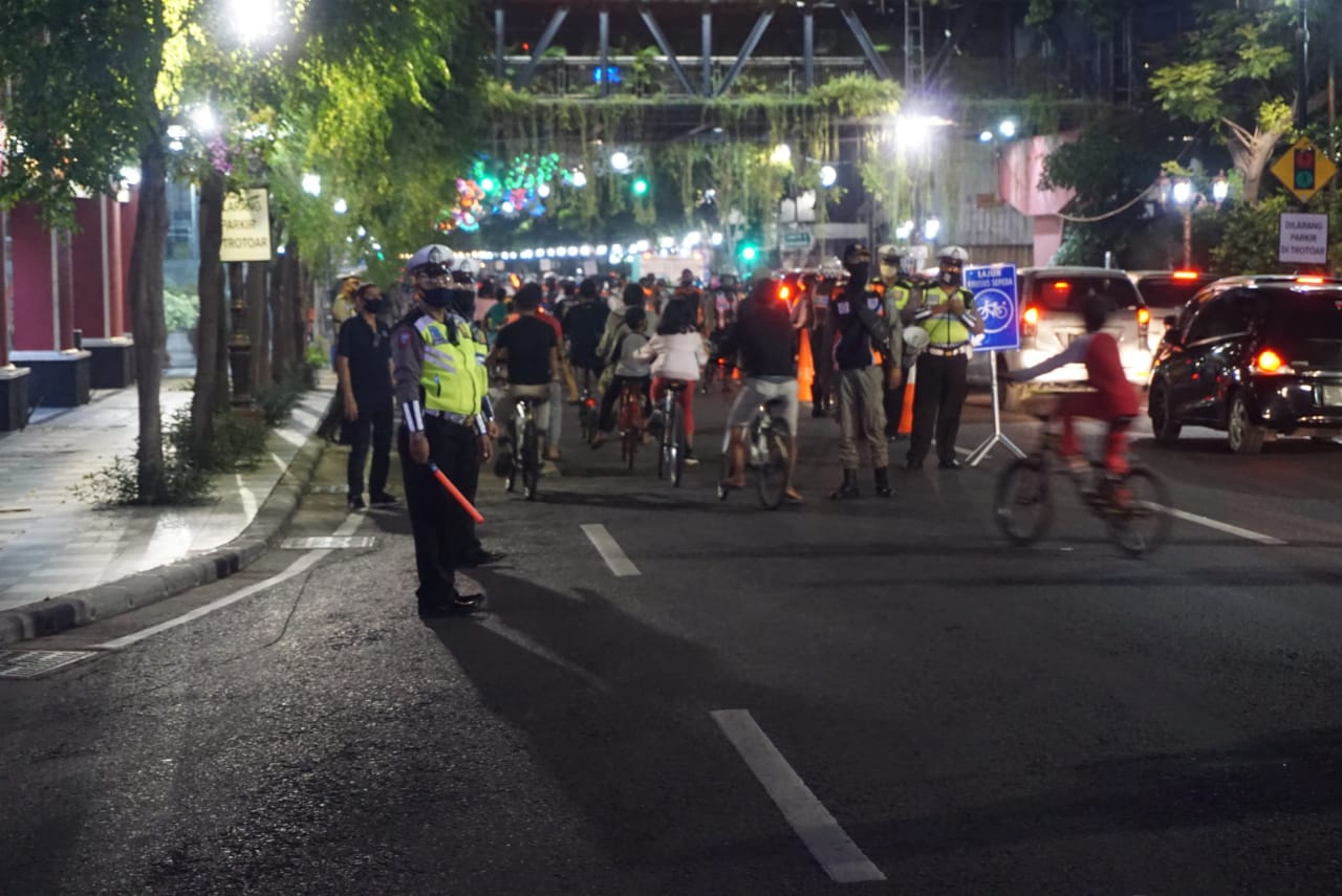 Suasana Jalan Tunjungan pada malam hari, beberapa waktu lalu. | HMP/JEMMI