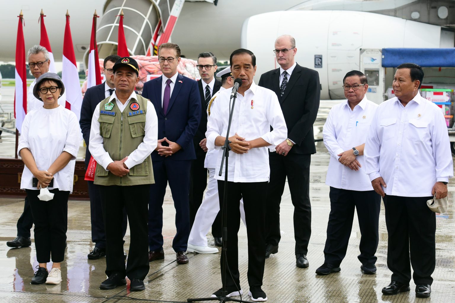 Presiden Jokowi memberikan sambutan di Pangkalan TNI AU Halim Perdanakusuma, Jakarta Timur, Jakarta, Selasa (21/02/2023). (Foto: Humas Setkab/Rahmat)
