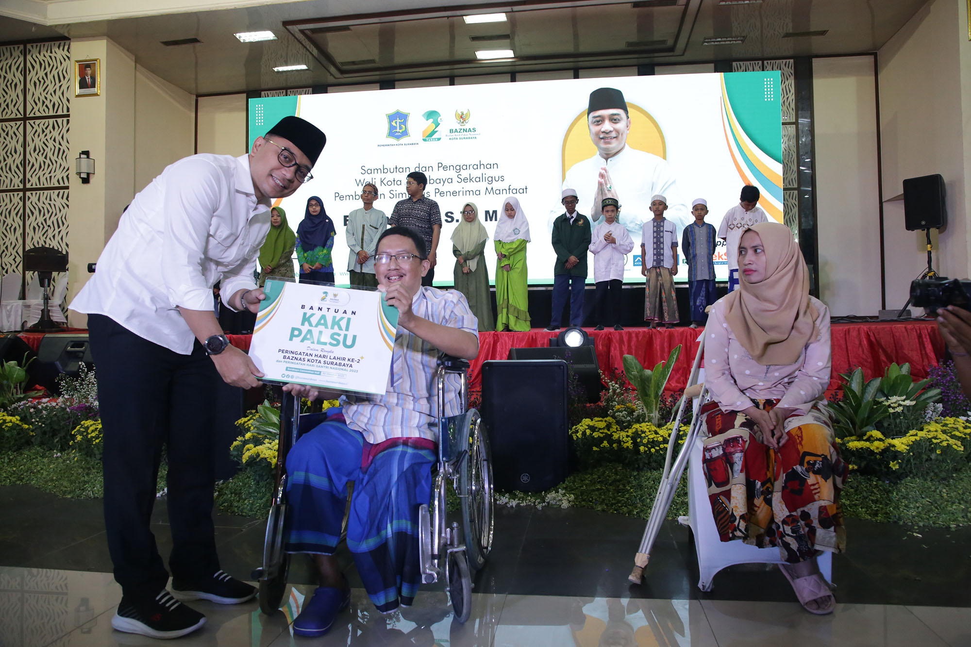 Wali Kota Surabaya Eri Cahyadi hadir dalam acara HUT ke-2 Badan Amil Zakat Nasional (Baznas) Kota Surabaya di Convention Hall, Senin (30/10/2023). 