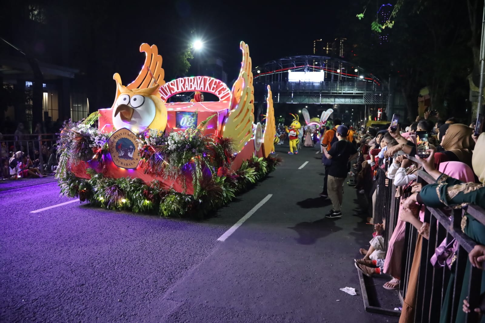 Universitas 17 Agustus 1945 (Untag) Surabaya turut berpartisipasi dalam gelaran Parade Bunga dan Budaya Surabaya Vaganza pada Sabtu, (27/5)
